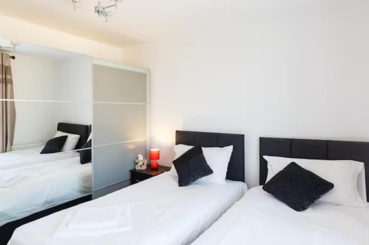 Contemporary Trumpington Apartment With Self Check-In ,Free On-Site Parking, Terrace, Super Fast Wifi & 5 Mins Drive To Papworth & Addenbrookes Hospitals Cambridge  Exteriér fotografie