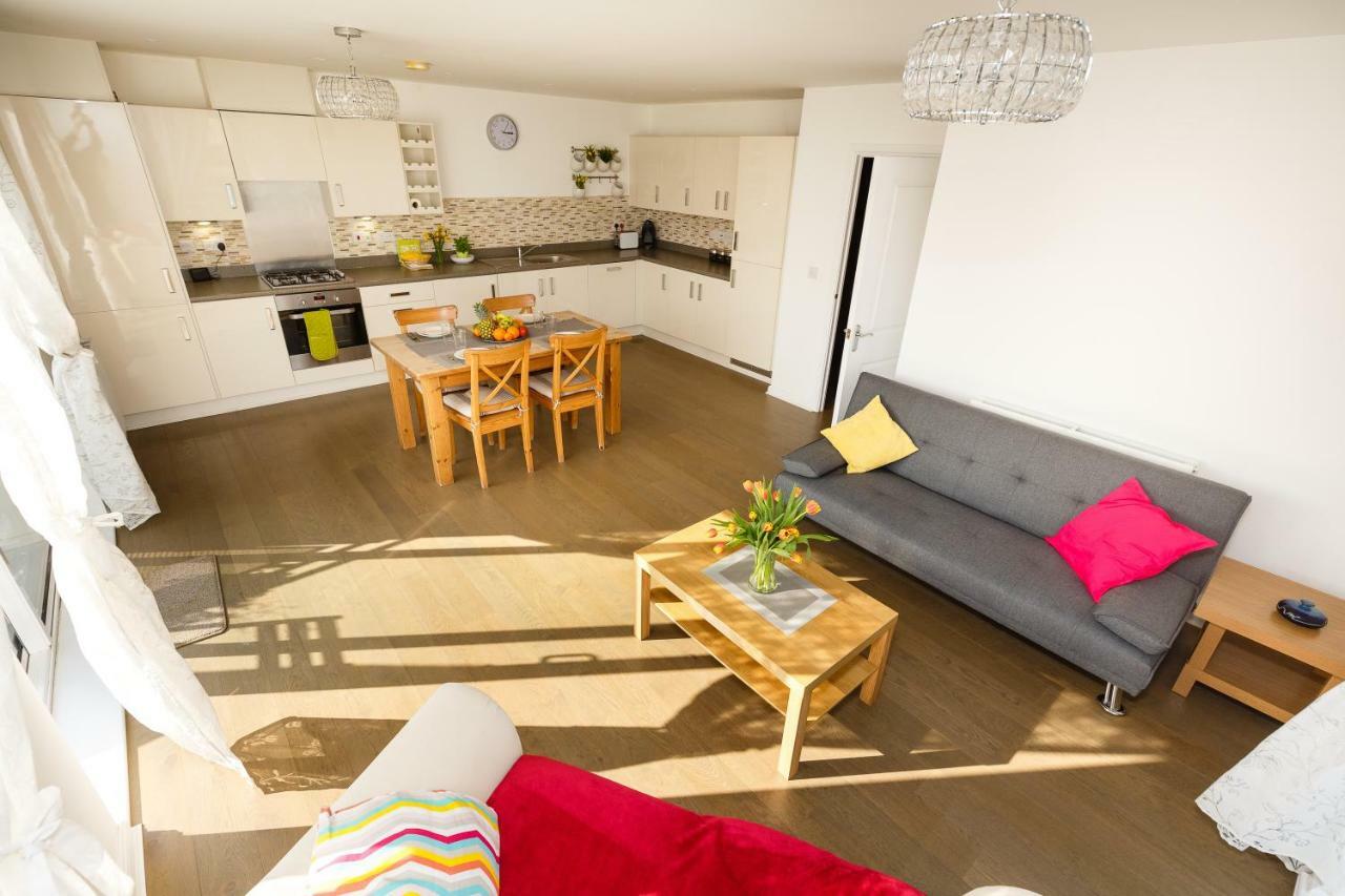 Contemporary Trumpington Apartment With Self Check-In ,Free On-Site Parking, Terrace, Super Fast Wifi & 5 Mins Drive To Papworth & Addenbrookes Hospitals Cambridge  Exteriér fotografie