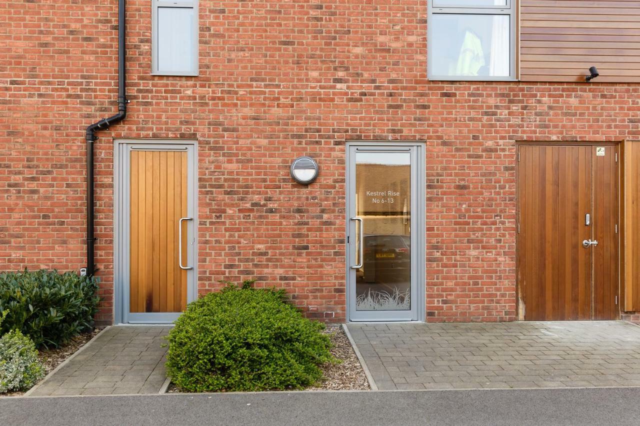 Contemporary Trumpington Apartment With Self Check-In ,Free On-Site Parking, Terrace, Super Fast Wifi & 5 Mins Drive To Papworth & Addenbrookes Hospitals Cambridge  Exteriér fotografie