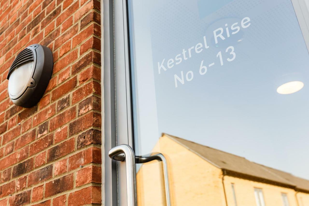 Contemporary Trumpington Apartment With Self Check-In ,Free On-Site Parking, Terrace, Super Fast Wifi & 5 Mins Drive To Papworth & Addenbrookes Hospitals Cambridge  Exteriér fotografie