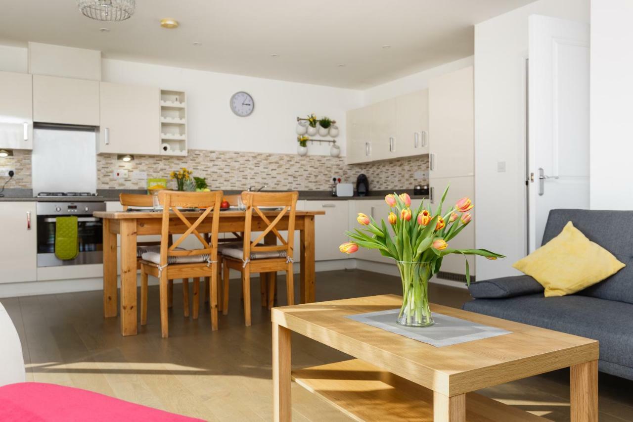 Contemporary Trumpington Apartment With Self Check-In ,Free On-Site Parking, Terrace, Super Fast Wifi & 5 Mins Drive To Papworth & Addenbrookes Hospitals Cambridge  Exteriér fotografie