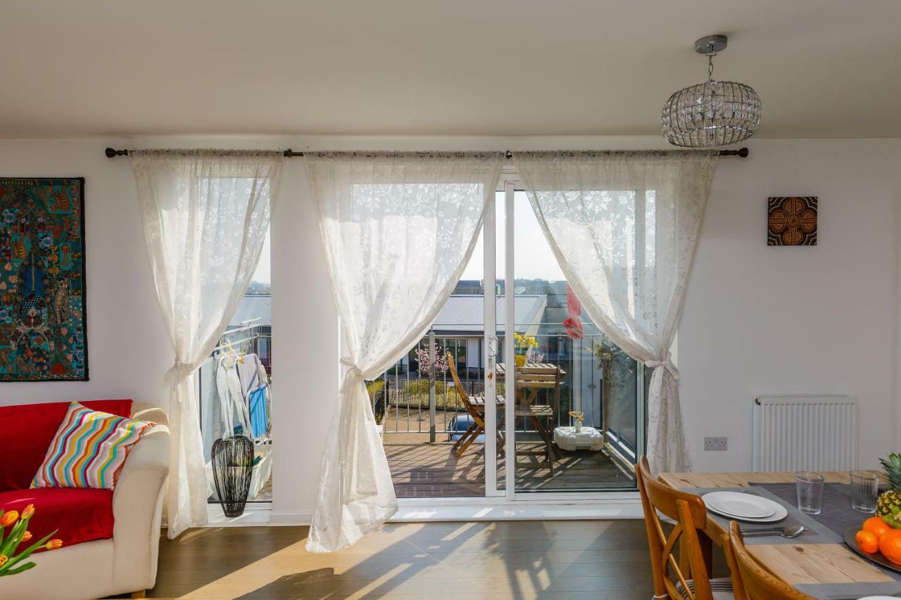 Contemporary Trumpington Apartment With Self Check-In ,Free On-Site Parking, Terrace, Super Fast Wifi & 5 Mins Drive To Papworth & Addenbrookes Hospitals Cambridge  Exteriér fotografie