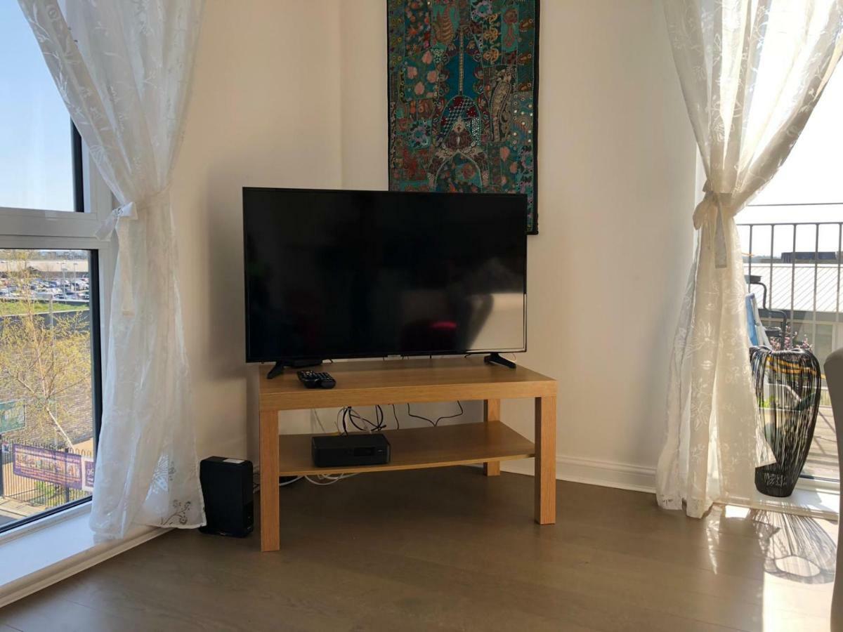 Contemporary Trumpington Apartment With Self Check-In ,Free On-Site Parking, Terrace, Super Fast Wifi & 5 Mins Drive To Papworth & Addenbrookes Hospitals Cambridge  Exteriér fotografie
