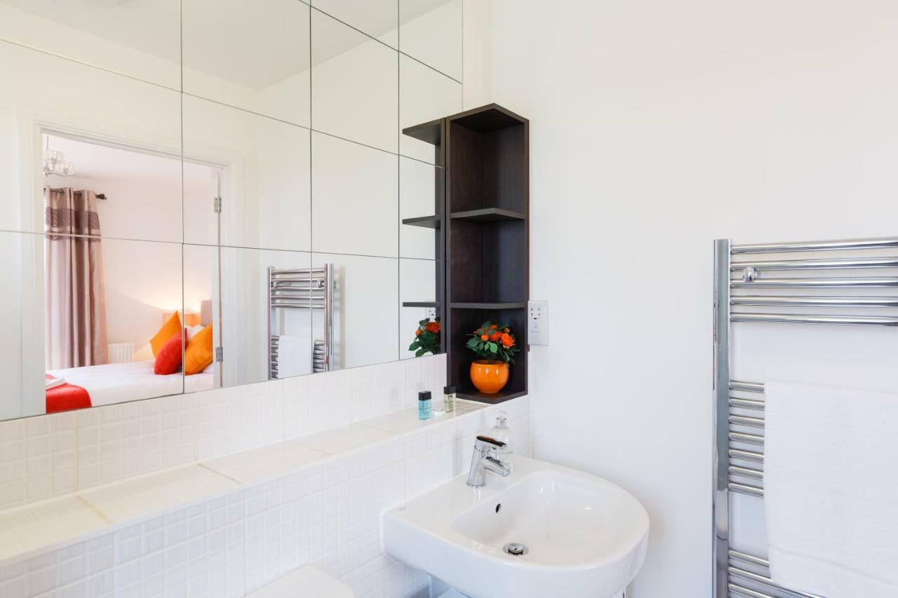 Contemporary Trumpington Apartment With Self Check-In ,Free On-Site Parking, Terrace, Super Fast Wifi & 5 Mins Drive To Papworth & Addenbrookes Hospitals Cambridge  Exteriér fotografie