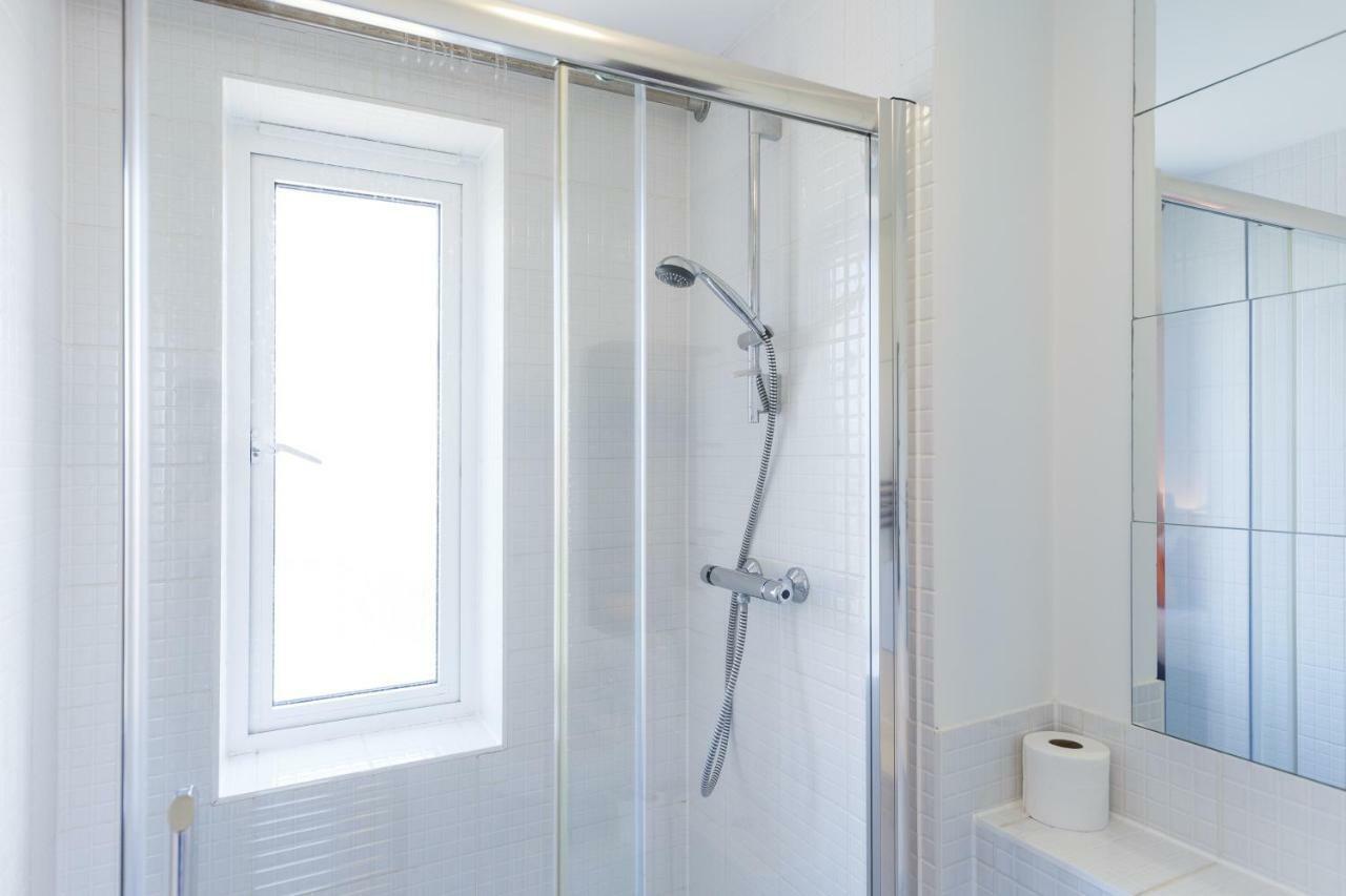 Contemporary Trumpington Apartment With Self Check-In ,Free On-Site Parking, Terrace, Super Fast Wifi & 5 Mins Drive To Papworth & Addenbrookes Hospitals Cambridge  Exteriér fotografie