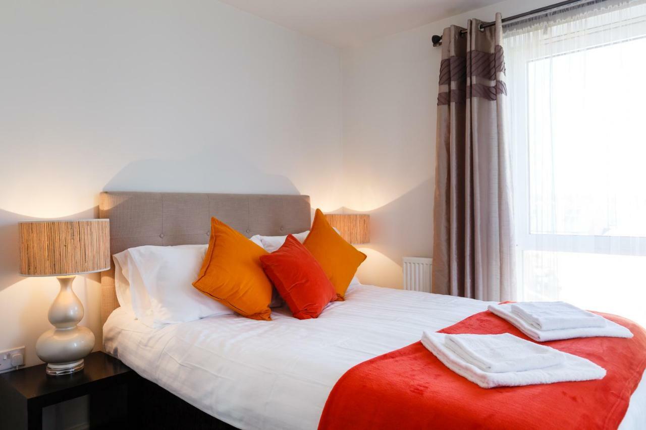 Contemporary Trumpington Apartment With Self Check-In ,Free On-Site Parking, Terrace, Super Fast Wifi & 5 Mins Drive To Papworth & Addenbrookes Hospitals Cambridge  Exteriér fotografie
